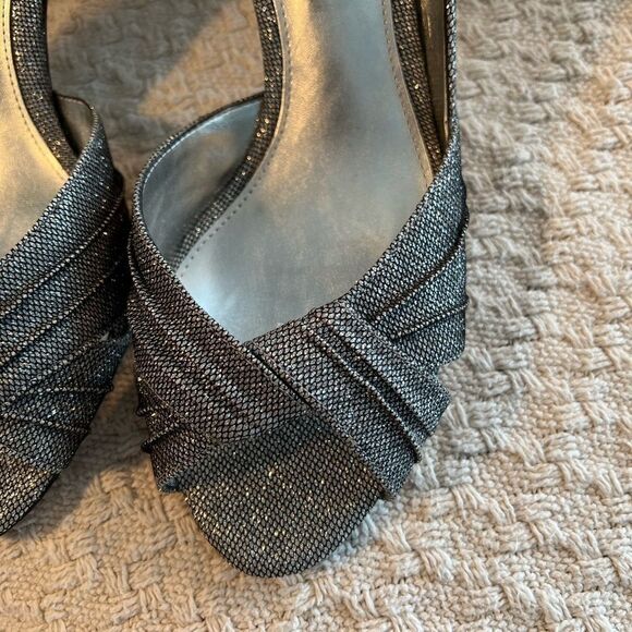 NINA evening sandals silver size 9M crisscross front - Picture 2 of 6